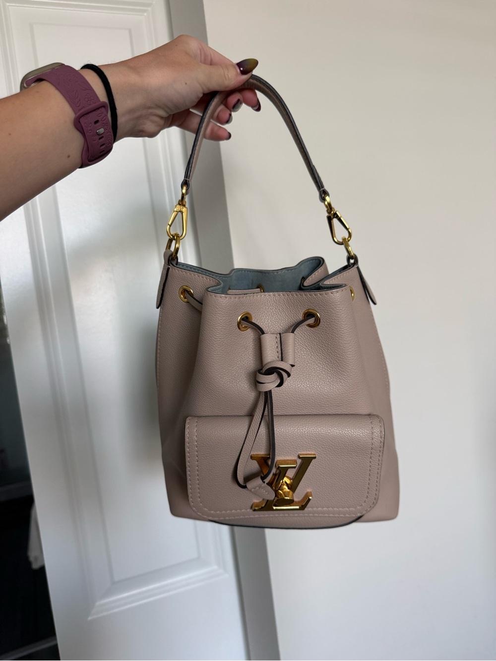 Louis Vuitton Lockme Bucket MM Taupe